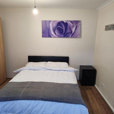 Crane Home In Dagenham With Free Wi Fi Exterior photo