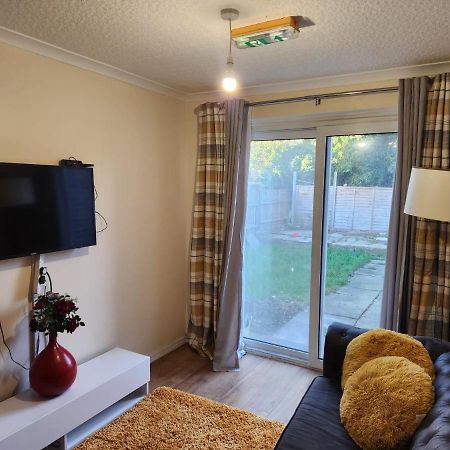 Crane Home In Dagenham With Free Wi Fi Exterior photo