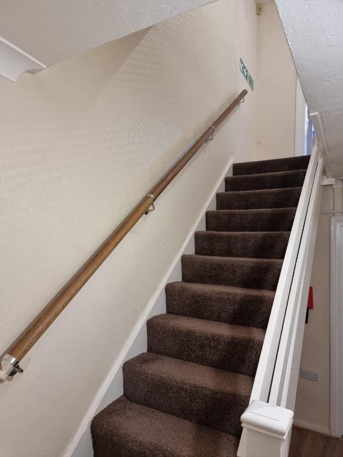 Crane Home In Dagenham With Free Wi Fi Exterior photo