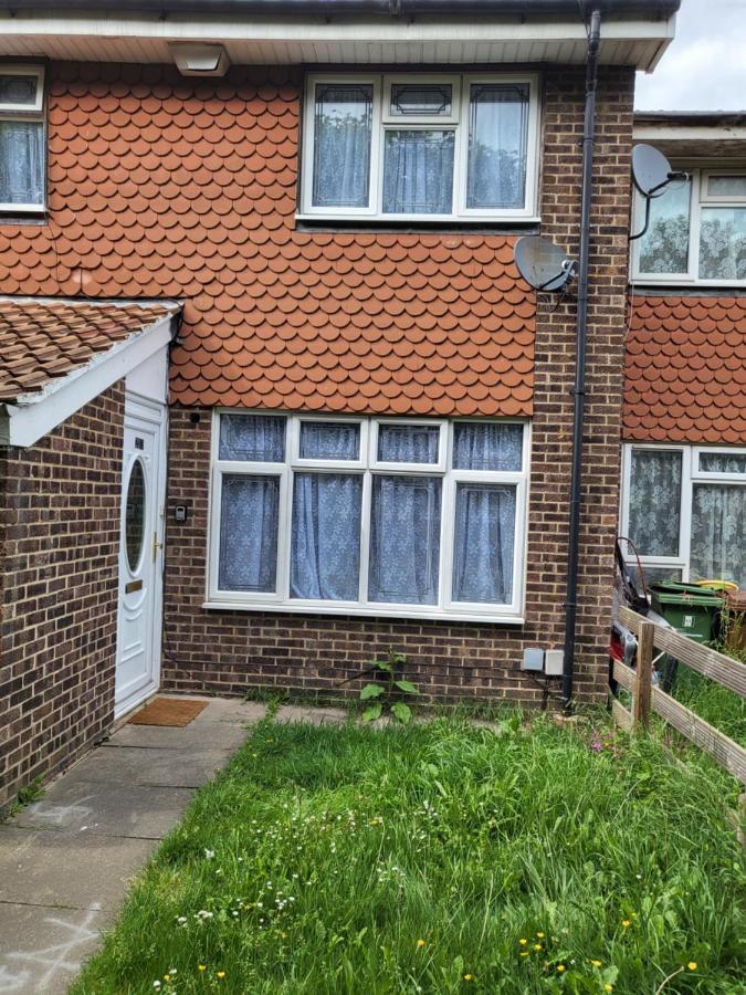 Crane Home In Dagenham With Free Wi Fi Exterior photo