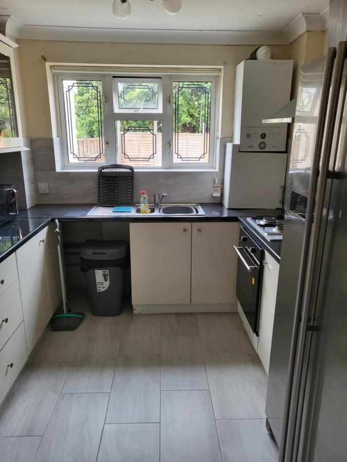 Crane Home In Dagenham With Free Wi Fi Exterior photo