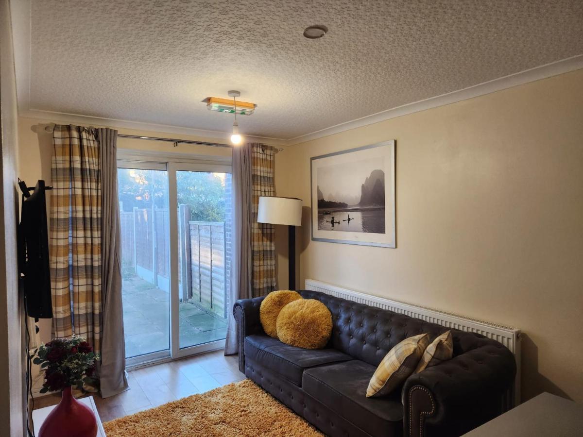 Crane Home In Dagenham With Free Wi Fi Exterior photo