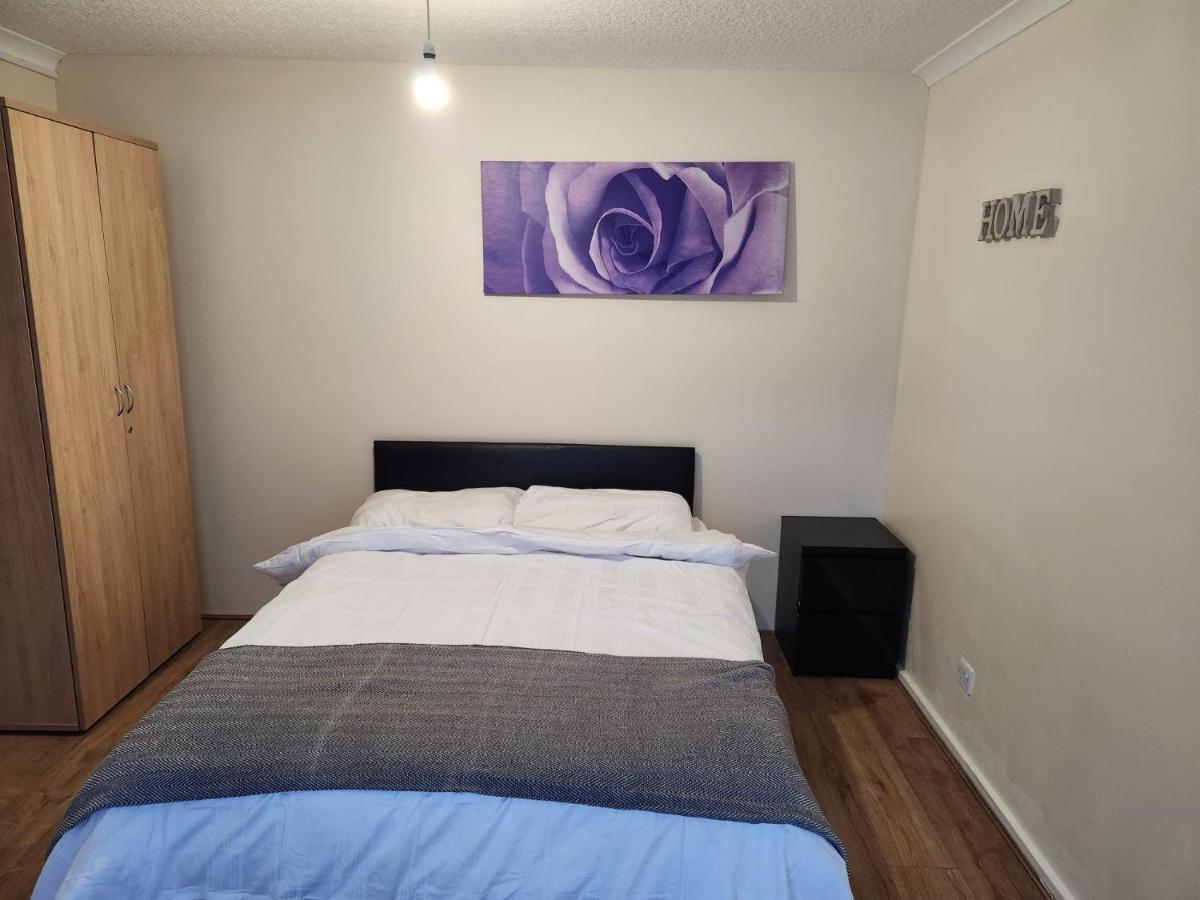 Crane Home In Dagenham With Free Wi Fi Exterior photo