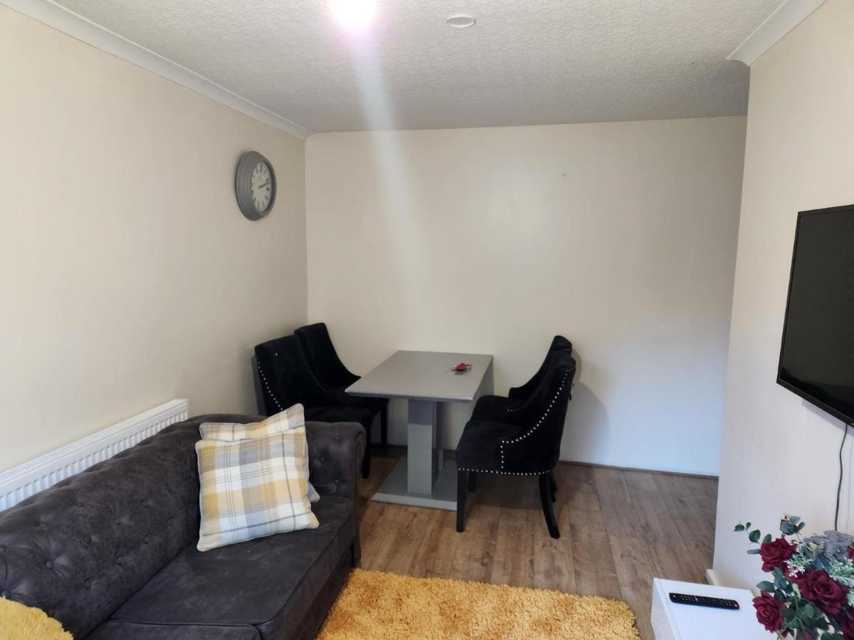 Crane Home In Dagenham With Free Wi Fi Exterior photo