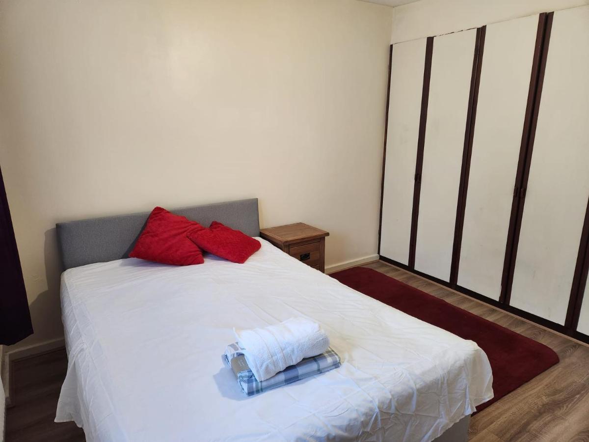 Crane Home In Dagenham With Free Wi Fi Exterior photo